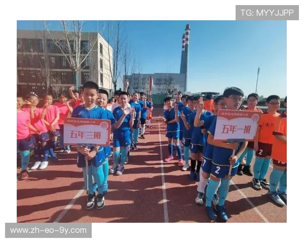 以足球开始的热身旋律带动全场激情点燃运动无限活力